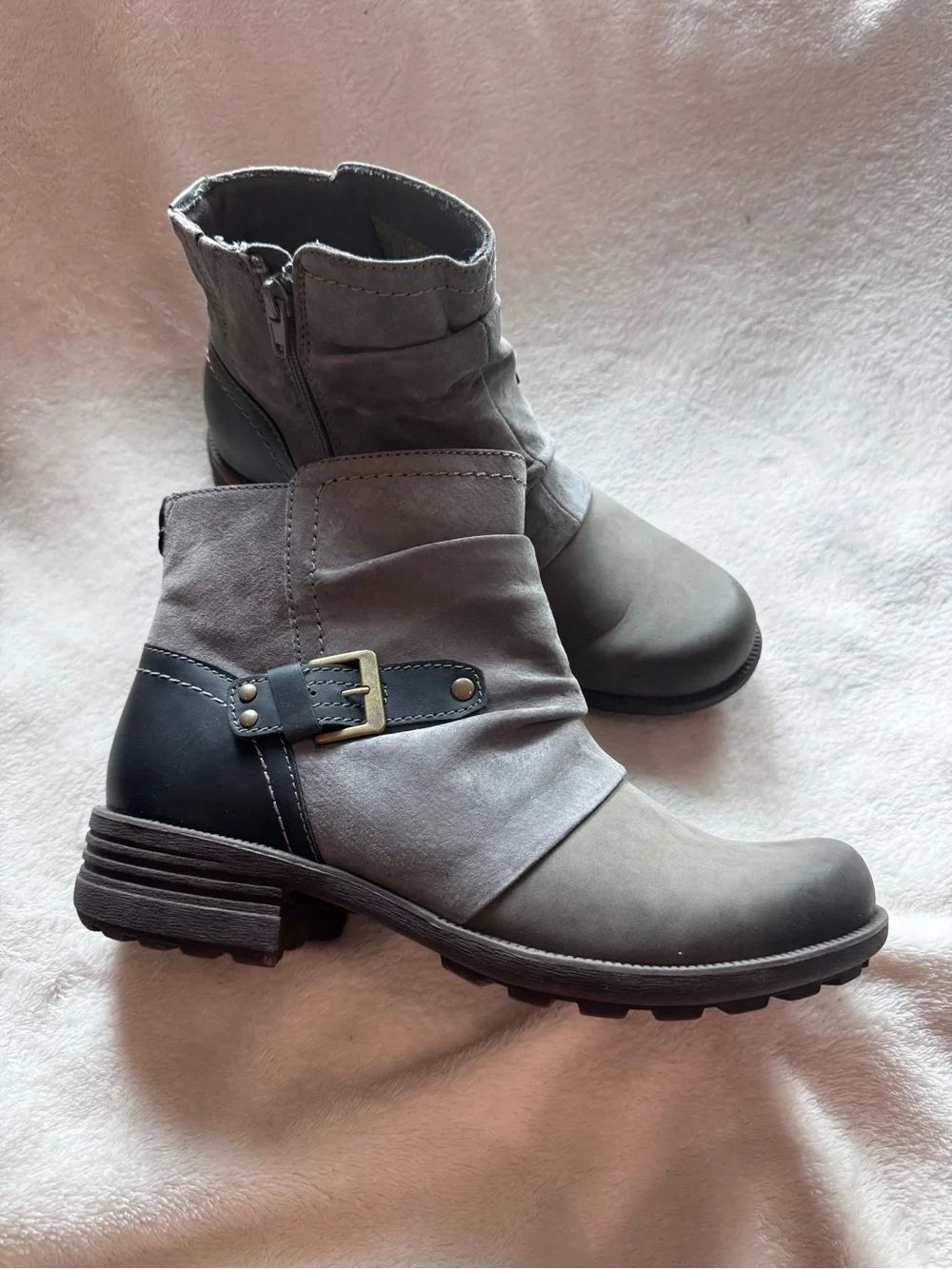 Earth Origins Women’s Gray Ankle Boots Size 9 | Buckle Side Zip Moto Booties